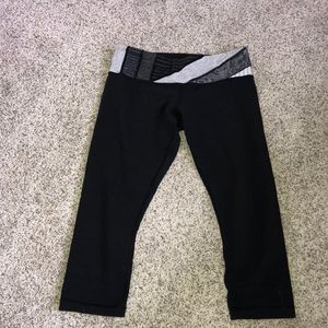 Black cropped lululemon leggings